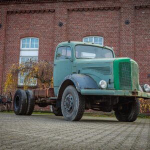 Daimler-Benz LAK 329