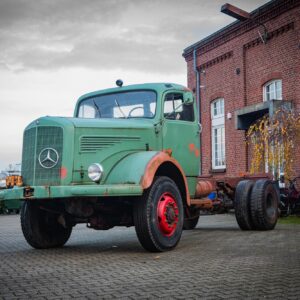 Daimler-Benz LAK 329